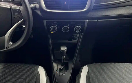 Toyota Yaris XP150 рестайлинг, 2022 год, 1 027 000 рублей, 11 фотография