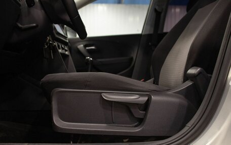 Volkswagen Polo VI (EU Market), 2011 год, 755 000 рублей, 32 фотография