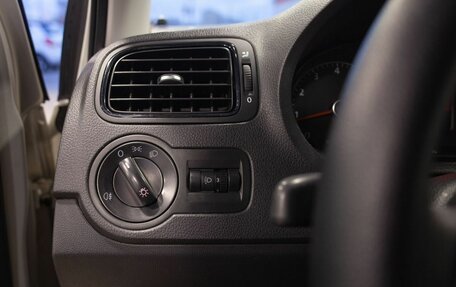 Volkswagen Polo VI (EU Market), 2011 год, 755 000 рублей, 34 фотография