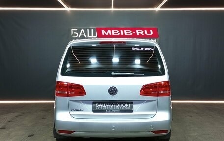 Volkswagen Touran III, 2011 год, 960 000 рублей, 5 фотография
