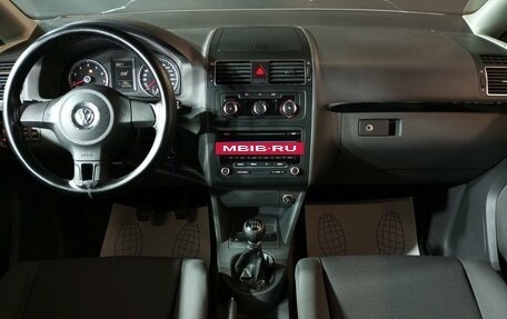 Volkswagen Touran III, 2011 год, 960 000 рублей, 9 фотография