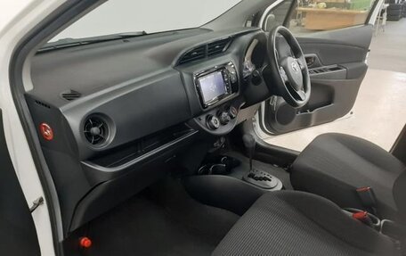 Toyota Vitz, 2019 год, 860 000 рублей, 13 фотография