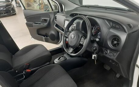 Toyota Vitz, 2019 год, 860 000 рублей, 12 фотография