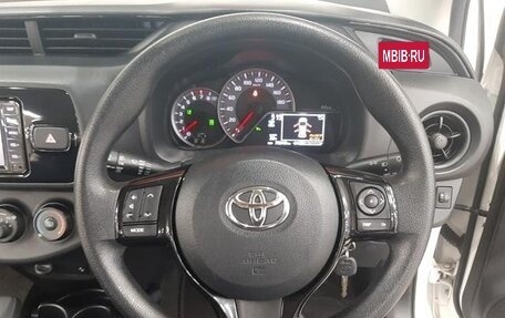 Toyota Vitz, 2019 год, 860 000 рублей, 11 фотография