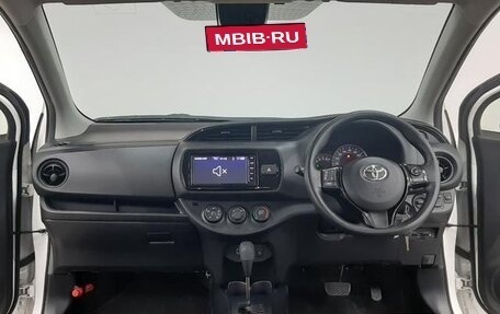 Toyota Vitz, 2019 год, 860 000 рублей, 10 фотография