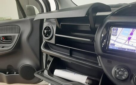 Toyota Vitz, 2019 год, 860 000 рублей, 19 фотография