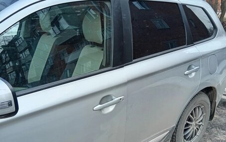 Mitsubishi Outlander III рестайлинг 3, 2014 год, 1 250 000 рублей, 1 фотография