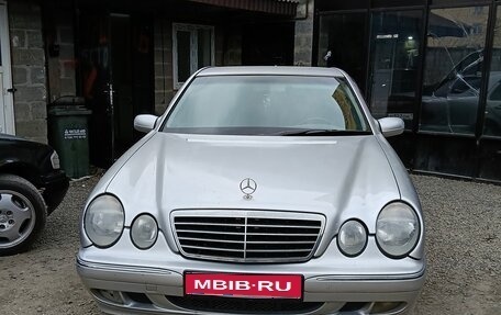 Mercedes-Benz E-Класс, 2001 год, 550 000 рублей, 1 фотография