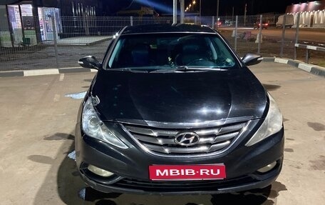 Hyundai Sonata VI, 2011 год, 950 000 рублей, 1 фотография