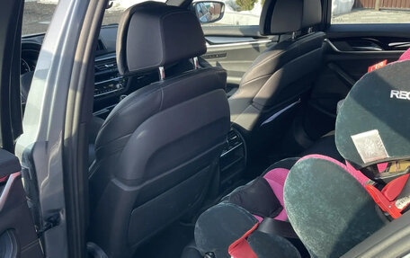 BMW 5 серия, 2018 год, 2 400 000 рублей, 3 фотография