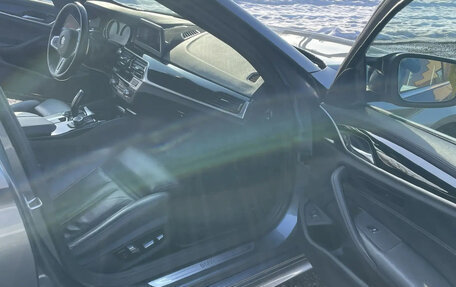 BMW 5 серия, 2018 год, 2 400 000 рублей, 2 фотография