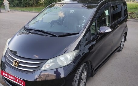 Honda Freed I, 2011 год, 998 000 рублей, 2 фотография