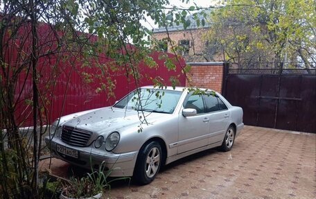 Mercedes-Benz E-Класс, 2001 год, 550 000 рублей, 3 фотография