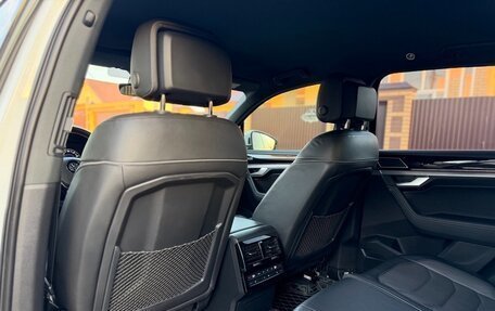 Volkswagen Touareg III, 2019 год, 5 730 000 рублей, 10 фотография