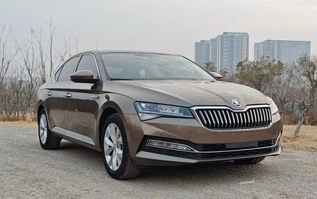 Skoda Superb III рестайлинг, 2021 год, 1 550 000 рублей, 3 фотография