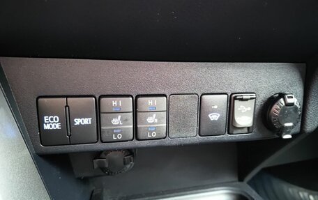 Toyota RAV4, 2018 год, 2 329 800 рублей, 24 фотография