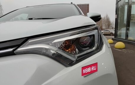 Toyota RAV4, 2018 год, 2 329 800 рублей, 21 фотография