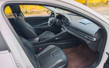 Hyundai Elantra, 2023 год, 1 420 000 рублей, 10 фотография