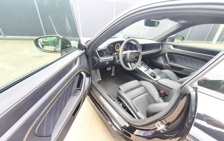 Porsche 911, 2021 год, 28 000 000 рублей, 9 фотография