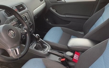 Volkswagen Jetta VI, 2013 год, 750 000 рублей, 7 фотография