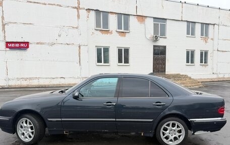 Mercedes-Benz E-Класс, 2000 год, 450 000 рублей, 3 фотография