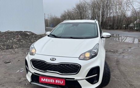 KIA Sportage IV рестайлинг, 2020 год, 2 380 000 рублей, 1 фотография