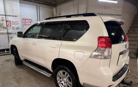 Toyota Land Cruiser Prado 150 рестайлинг 2, 2013 год, 3 000 000 рублей, 6 фотография