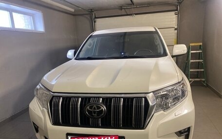 Toyota Land Cruiser Prado 150 рестайлинг 2, 2019 год, 4 500 000 рублей, 5 фотография