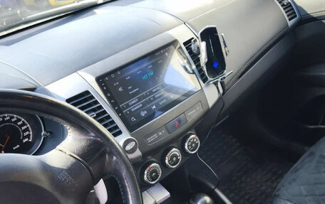 Mitsubishi Outlander III рестайлинг 3, 2011 год, 930 000 рублей, 1 фотография