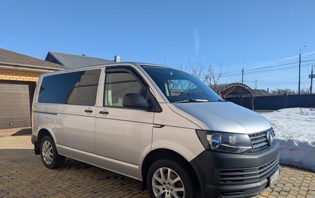 Volkswagen Caravelle T6 рестайлинг, 2015 год, 2 450 000 рублей, 1 фотография