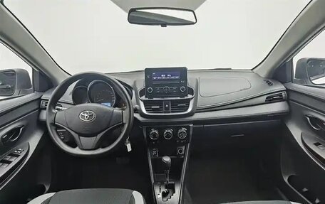 Toyota Yaris XP150 рестайлинг, 2022 год, 1 460 000 рублей, 3 фотография