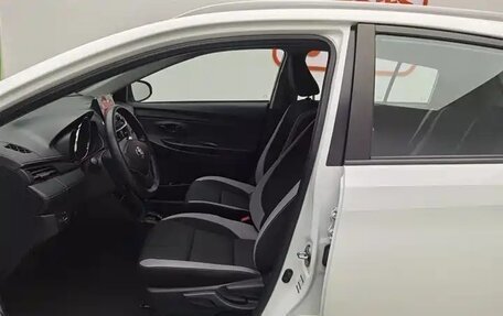 Toyota Yaris XP150 рестайлинг, 2022 год, 1 460 000 рублей, 9 фотография