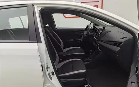 Toyota Yaris XP150 рестайлинг, 2022 год, 1 460 000 рублей, 7 фотография