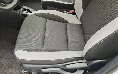 Toyota Yaris XP150 рестайлинг, 2022 год, 1 460 000 рублей, 10 фотография