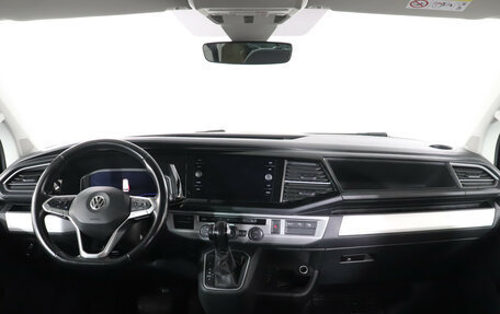 Volkswagen Multivan T6 рестайлинг, 2020 год, 4 999 000 рублей, 12 фотография