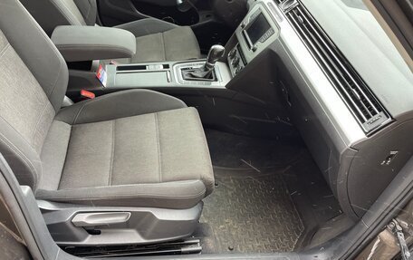 Volkswagen Passat B8 рестайлинг, 2017 год, 1 750 000 рублей, 14 фотография