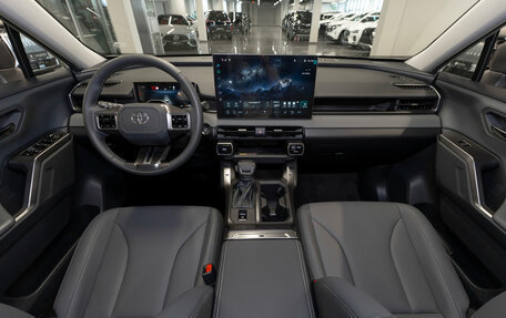 Toyota RAV4, 2025 год, 4 650 000 рублей, 8 фотография