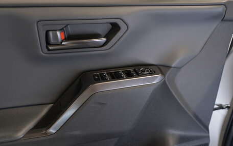 Toyota RAV4, 2025 год, 4 650 000 рублей, 15 фотография