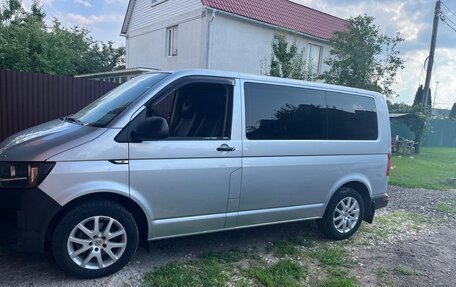 Volkswagen Caravelle T6 рестайлинг, 2015 год, 2 450 000 рублей, 2 фотография