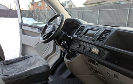 Volkswagen Caravelle T6 рестайлинг, 2015 год, 2 450 000 рублей, 8 фотография