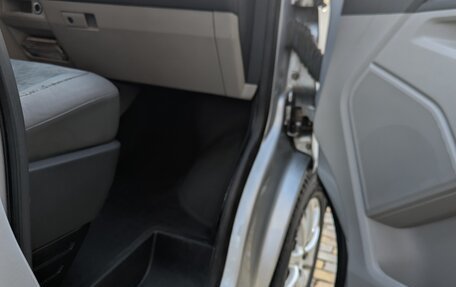 Volkswagen Caravelle T6 рестайлинг, 2015 год, 2 450 000 рублей, 7 фотография