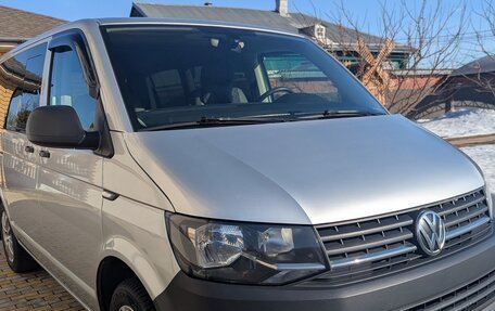 Volkswagen Caravelle T6 рестайлинг, 2015 год, 2 450 000 рублей, 4 фотография