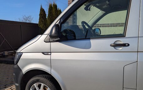 Volkswagen Caravelle T6 рестайлинг, 2015 год, 2 450 000 рублей, 5 фотография