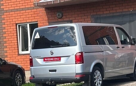 Volkswagen Caravelle T6 рестайлинг, 2015 год, 2 450 000 рублей, 3 фотография