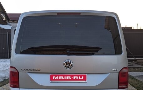 Volkswagen Caravelle T6 рестайлинг, 2015 год, 2 450 000 рублей, 10 фотография