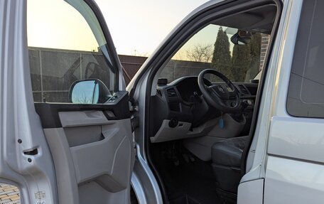 Volkswagen Caravelle T6 рестайлинг, 2015 год, 2 450 000 рублей, 12 фотография