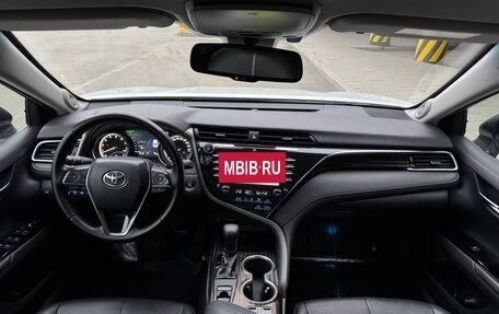 Toyota Camry, 2021 год, 3 150 000 рублей, 2 фотография