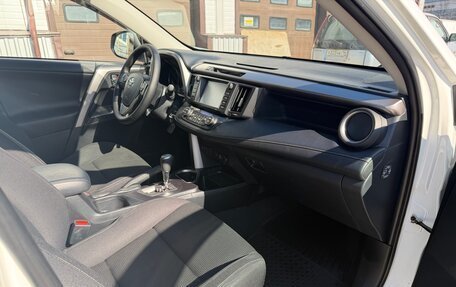 Toyota RAV4, 2017 год, 2 300 000 рублей, 11 фотография