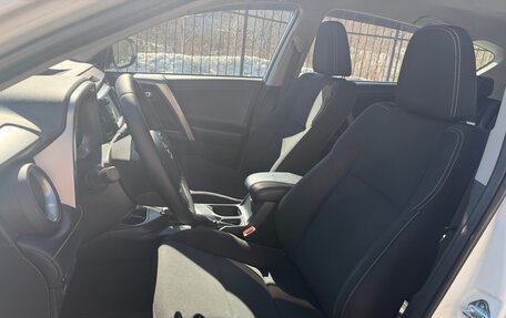 Toyota RAV4, 2017 год, 2 300 000 рублей, 10 фотография