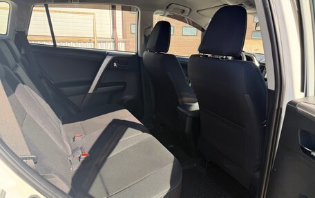 Toyota RAV4, 2017 год, 2 300 000 рублей, 14 фотография